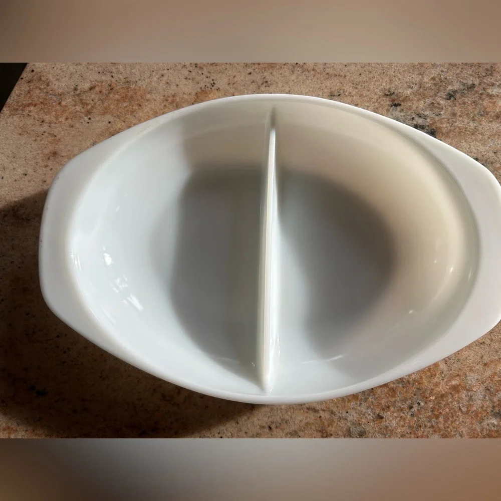 Pyrex #1083 Divide-A-Dish Milk Glass for multiple side dishes 1.5 Qt Vintage